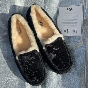 NiB. UGG W Ansley Crushed Black velvet Slippers. Size 10.